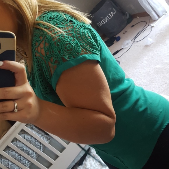 Kelly green blouse - Picture 3 of 6